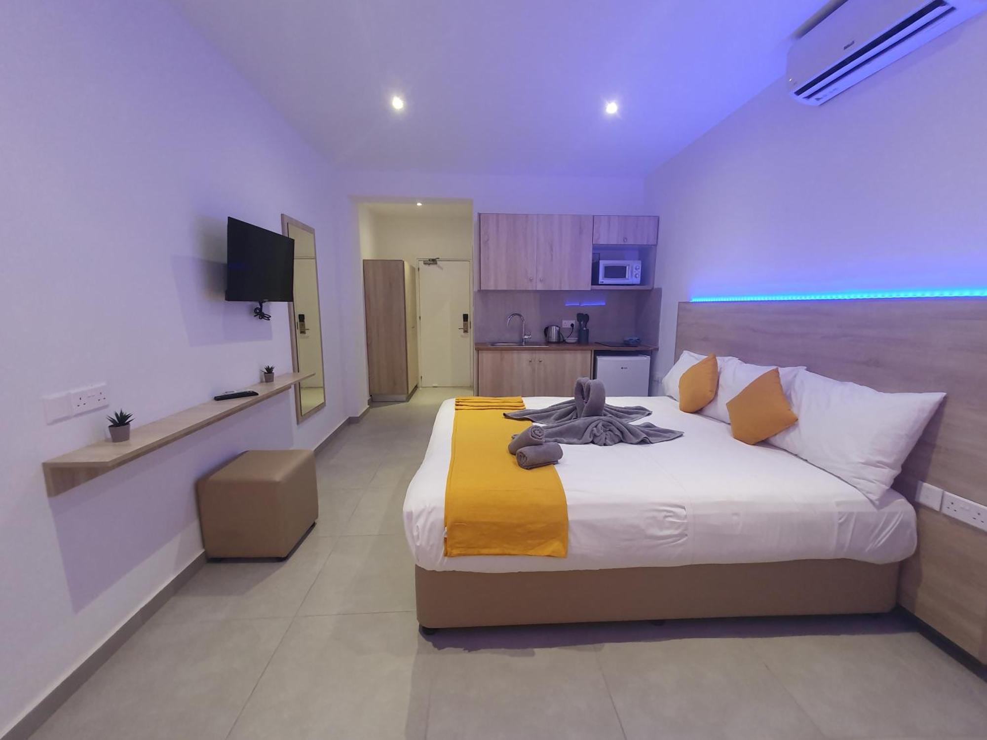Sun Plaza Suites - Adults Only Айя-Напа Экстерьер фото