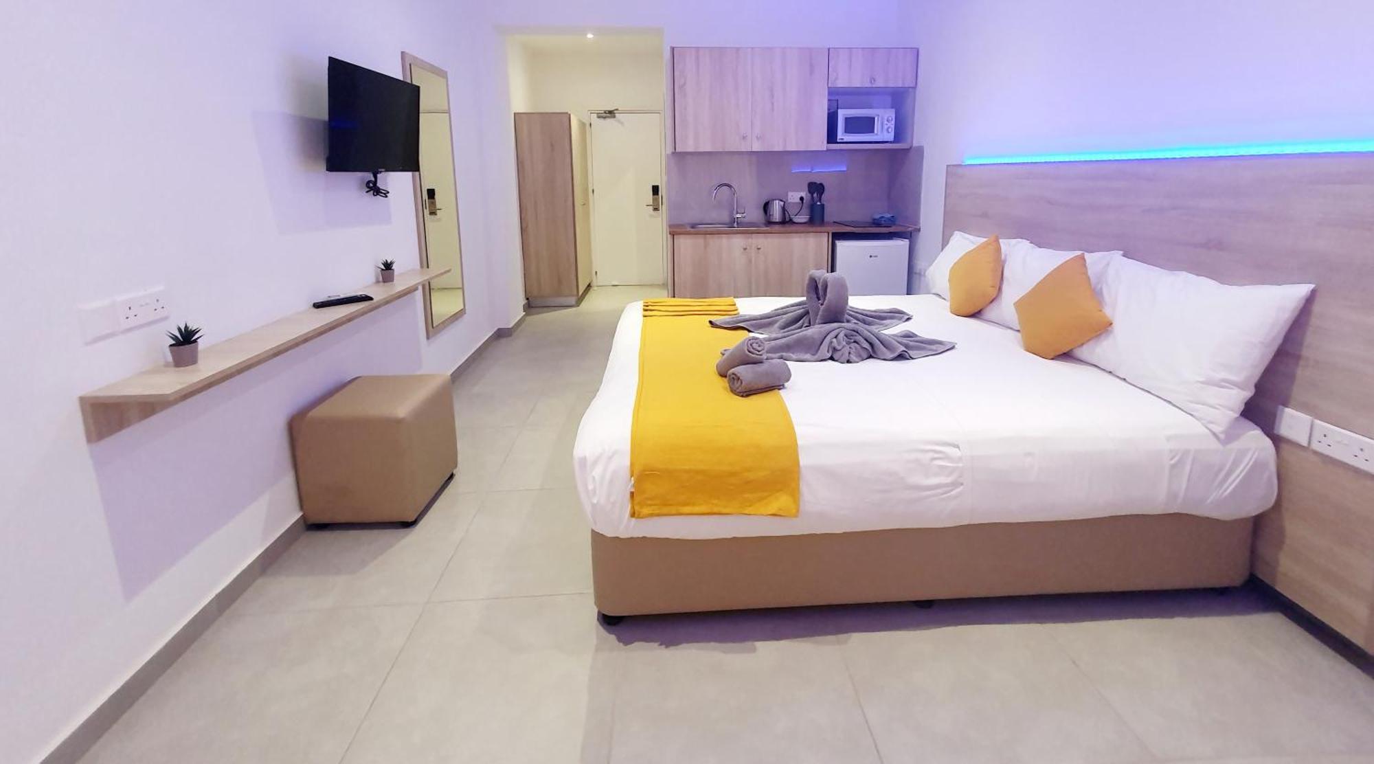 Sun Plaza Suites - Adults Only Айя-Напа Экстерьер фото