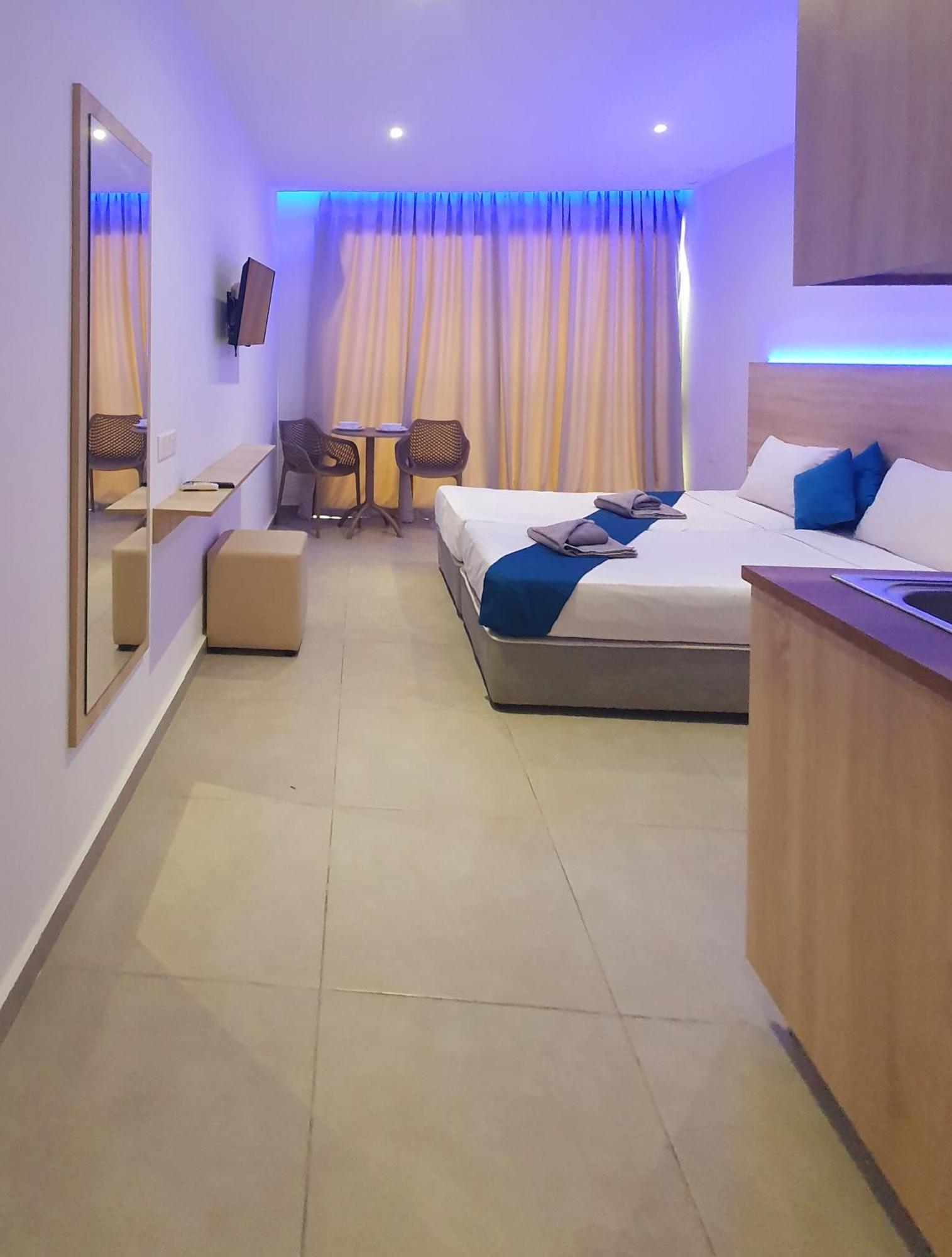 Sun Plaza Suites - Adults Only Айя-Напа Экстерьер фото