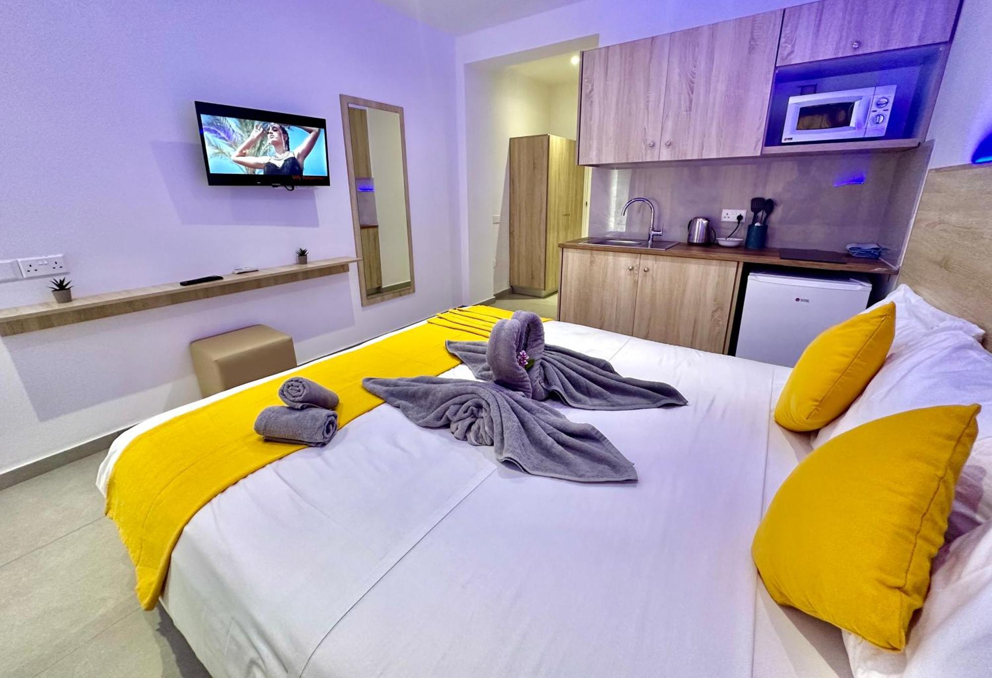 Sun Plaza Suites - Adults Only Айя-Напа Экстерьер фото