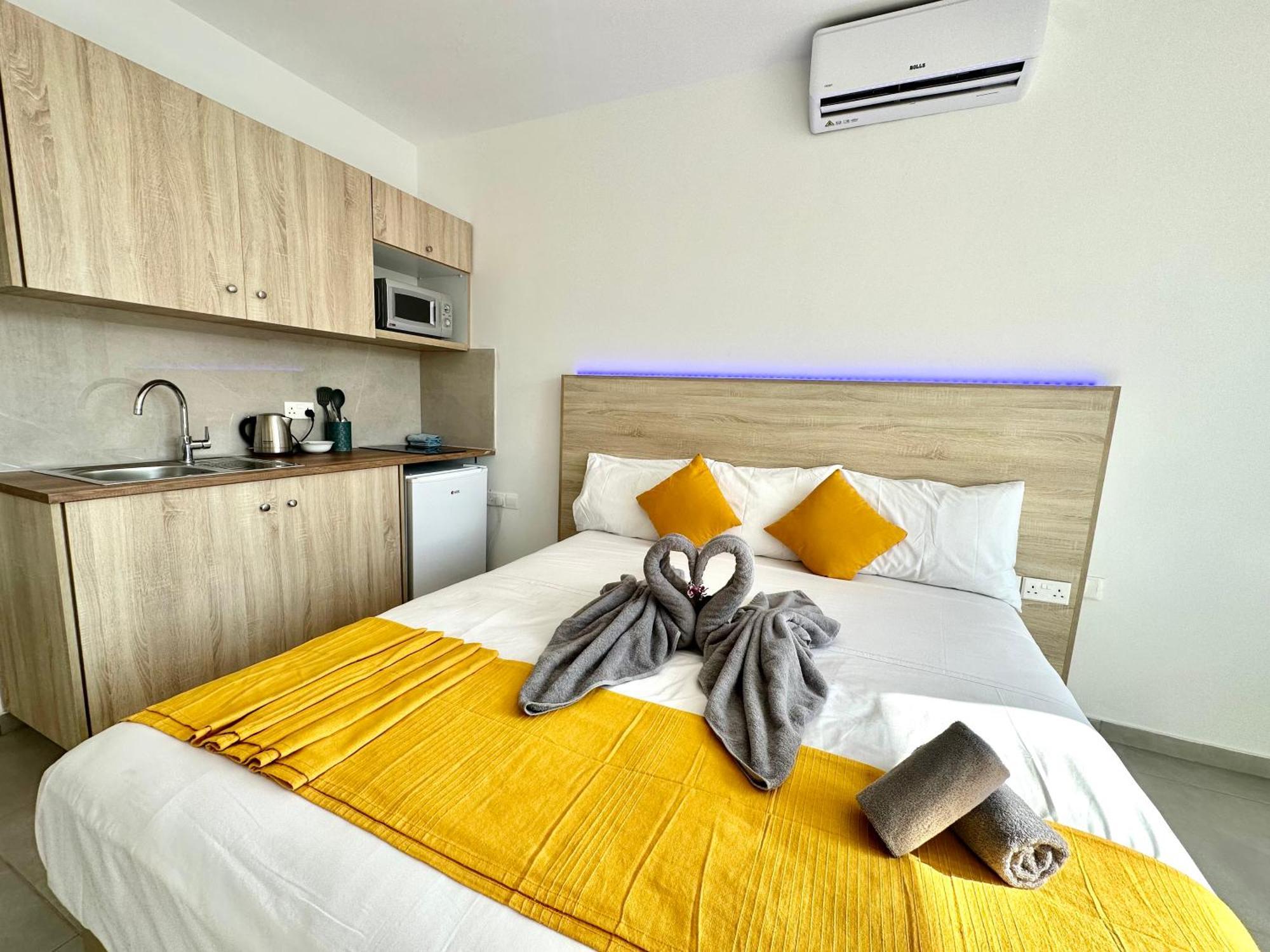 Sun Plaza Suites - Adults Only Айя-Напа Экстерьер фото