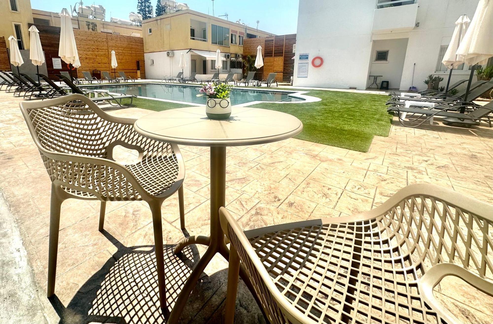 Sun Plaza Suites - Adults Only Айя-Напа Экстерьер фото